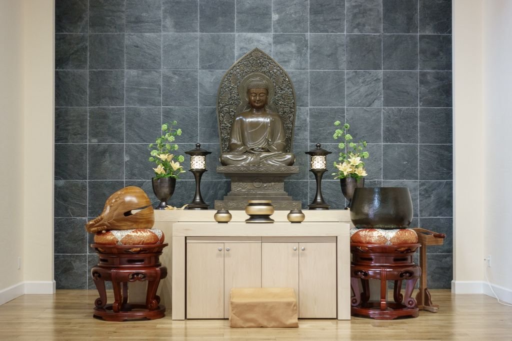 When meditating, one might face challenges such as drowsiness, absence of awareness, boredom due to repetitive use of method, and distraction. How should we examine and improve these meditation states?