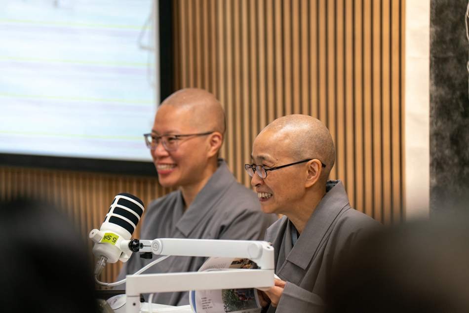 蘋果花開時──漢藏佛教的修行對話